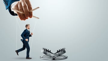 【失敗事例から学ぶ】やってはいけない経営判断|陥りがちな5つの罠と回避策